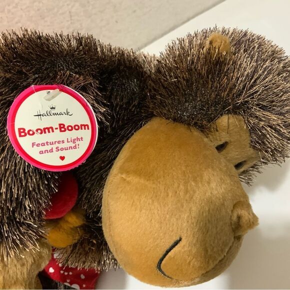 Hallmark Boom Boom Monkey Gorilla Love Plush Light Up Sound Valentine Musical - Picture 5 of 8